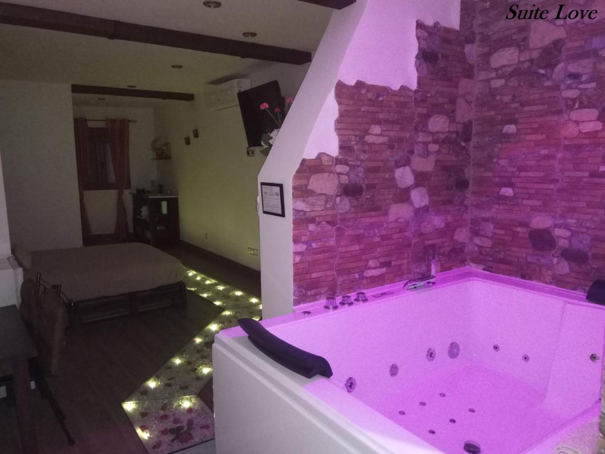 Uceda Suite Love Jacuzzi מראה חיצוני תמונה