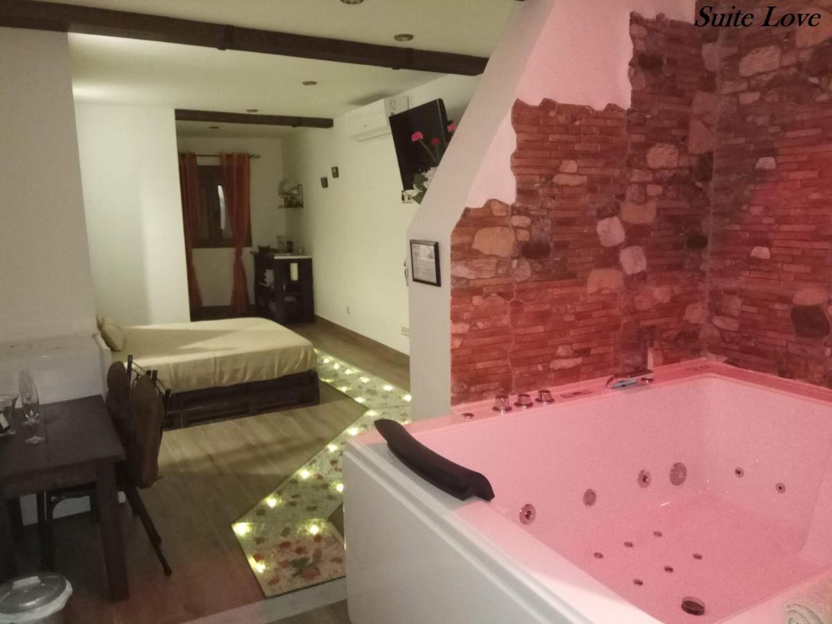 Uceda Suite Love Jacuzzi מראה חיצוני תמונה